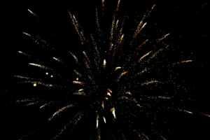 Focs artificials a la platja de Calella per la revetlla de Sant Joan