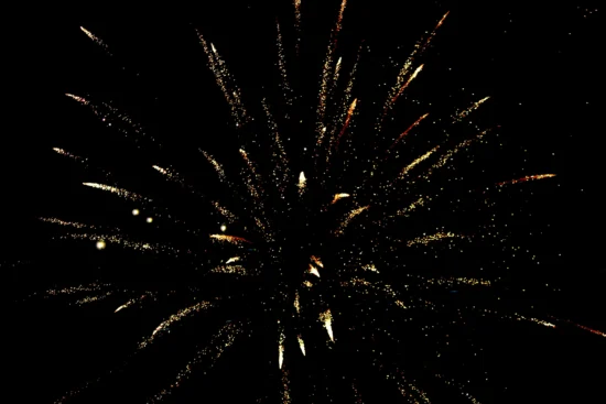Focs artificials a la platja de Calella per la revetlla de Sant Joan